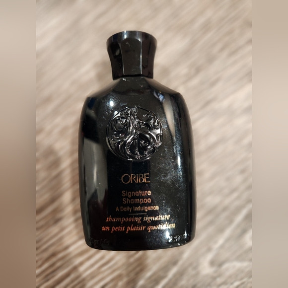 Oribe Signature Shampoo - Picture 2 of 4
